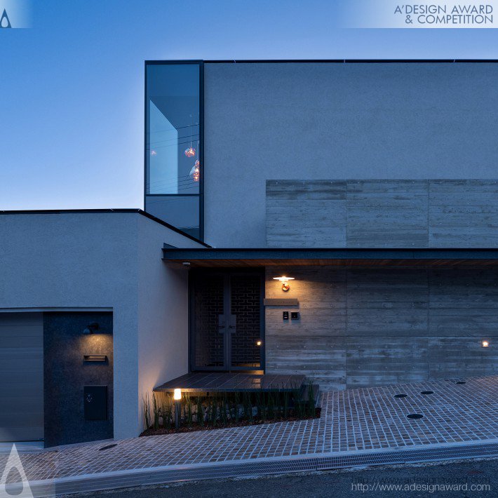 Glass Wall Residential House by Atsushi Hio